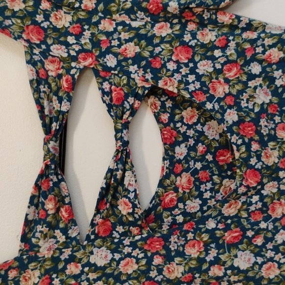 sound & matter | Vintage-inspired Floral short sleeve skater dress | Juniors S - Picture 5 of 6